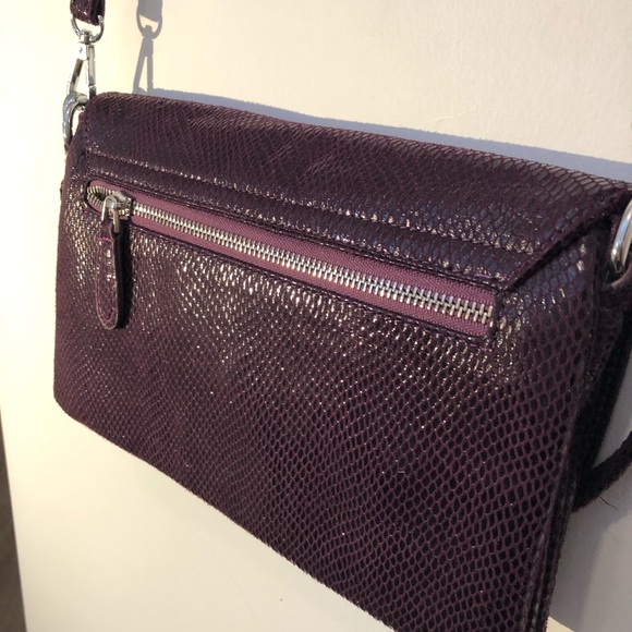 Purple faux snake print cross body purse - Picture 2 of 8